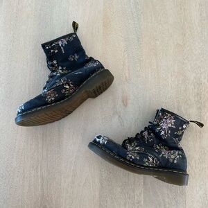 Dr. Martens Castel Black Noir Belladonna Canvas Boots Women’s 8 Floral Combat